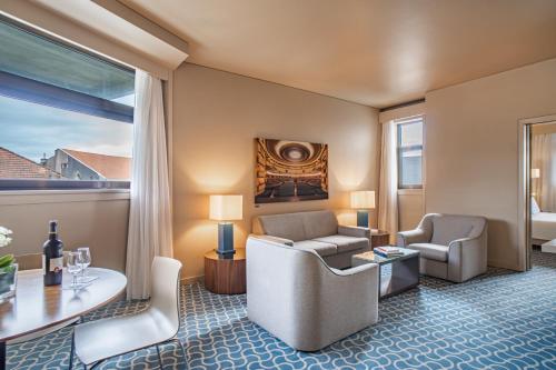  Comfort Suite image 3