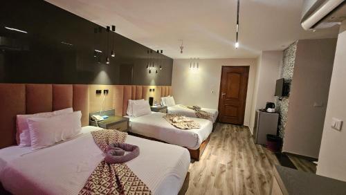 Aura Garden City Hotel - image 4