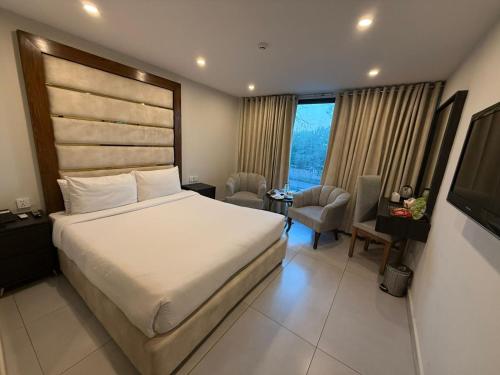 room detail thumbnail 0