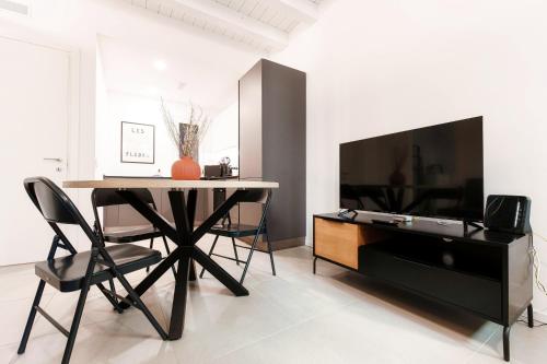 One-Bedroom Apartment image 8