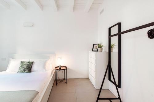 One-Bedroom Apartment image 7