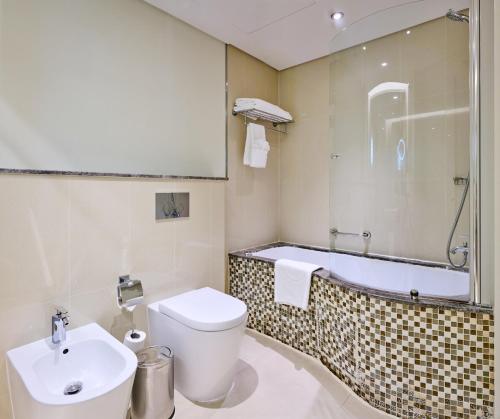 Two-Bedroom Deluxe Apartment image 3