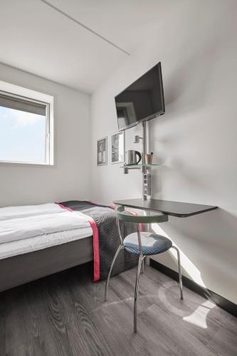Standard Queen Room image 2