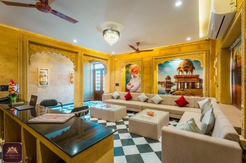 บริการและสิ่งอำนวยความสะดวก, Hotel Sky Residency With Swimming Pool in อินทิรา โคโลนี