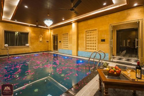 ทัศนียภาพ, Hotel Sky Residency With Swimming Pool in อินทิรา โคโลนี