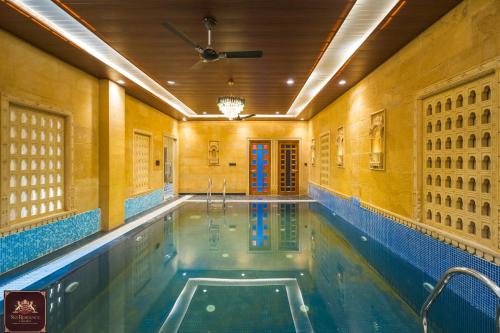 ทัศนียภาพ, Hotel Sky Residency With Swimming Pool in อินทิรา โคโลนี