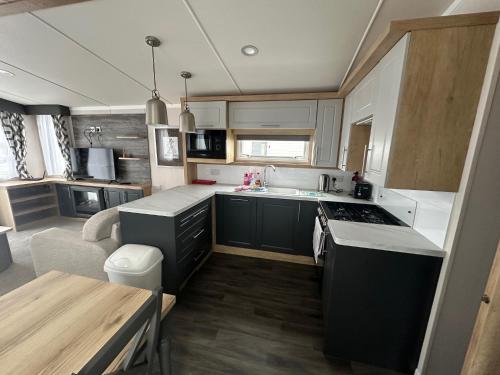 2 bedrooms, 4 beds