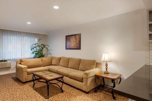 Best Western Plus Santa Barbara - image 3