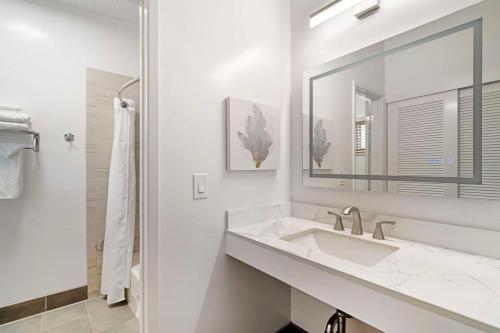 Best Western Plus Santa Barbara - main image