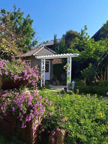 Lac Duong Tien Canh - Bungalow in Lam Ha District