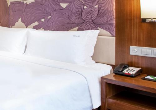 687075095 Holiday Inn Qingdao City Center by IHG - May 4th Square
