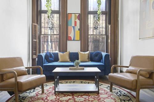 3BR NYC Brownstone Game Room Backyard Patio, Нью-Йорк (фото 6)
