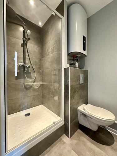 Zuhanyzó, Studio 69 Rénové et Équipé - Nancy CHRU,CESI,FAC (Studio 69 Renove et Equipe - Nancy CHRU,CESI,FAC) in Vandoeuvre-les-Nancy