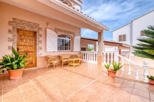 Family Villa in Benifayó with Year-Round Private Pool (Family Villa in Benifayo with Year-Round Private Pool) in 貝尼法伊奧