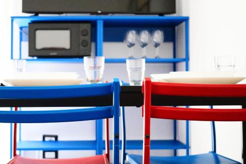 Casa Mondrian; AC and fast Wi-Fi - Tap to explore photos
