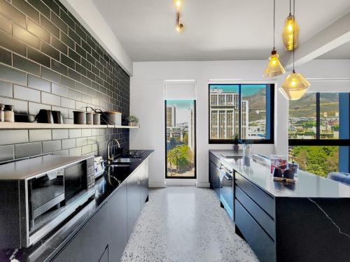 Stylish Studio Apartment with Rooftop Pool!