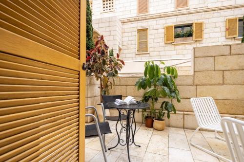 Andromeda's Charm Old-Jaffa Haven by Sea N' Rent - image 10
