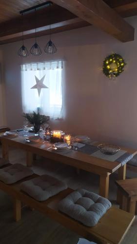 Chaty u rybníka (Chaty u rybnika) in Nove Veseli