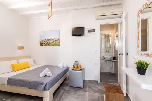 Double or Twin Room image 4
