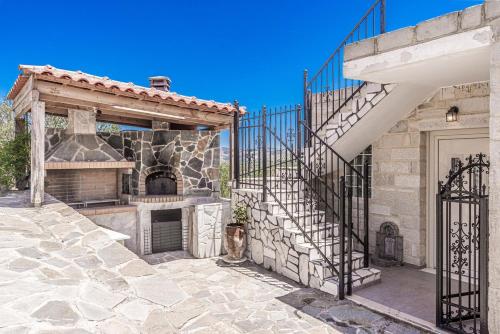 Aurora Stone Villa With Private Pool in Episkopi