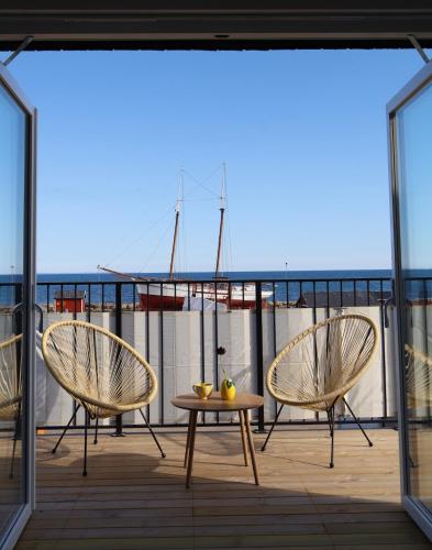Penthouse over the harbour near Thulins Conditori I Skillinge