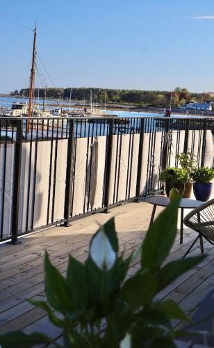 Penthouse over the harbour near Thulins Conditori I Skillinge
