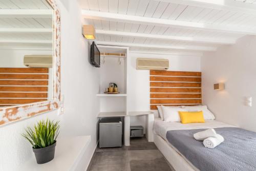 Double Room with Sea View image 3