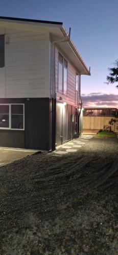 Hotellet från utsidan, Holly's Flat Close to Ferry in Norra Wellington