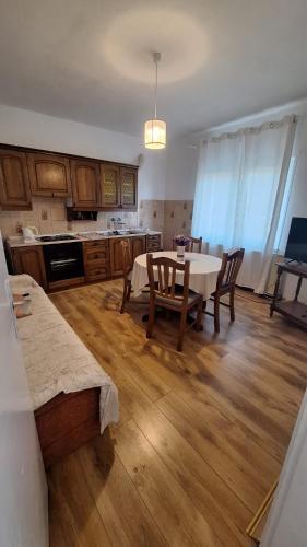 Apartments and Rooms Meri - image 3