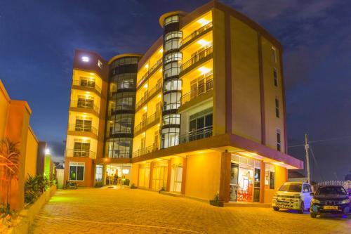 Zunanjost, SS Hotel Kampala in Rubaga