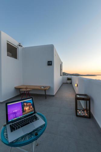 Double Room with Sea View image 4