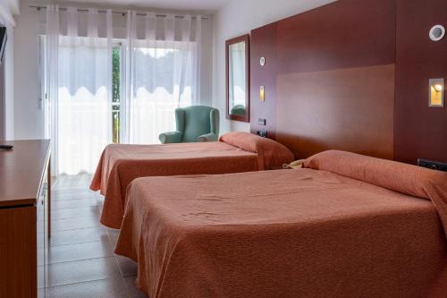 3 twin beds