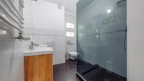 Two-Bedroom Apartment image 3