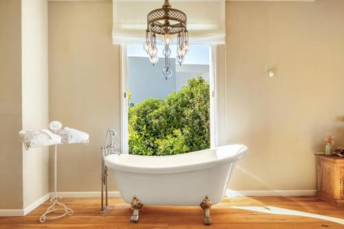 Oprema, The Stone Age Palace with Mamad by Sea N Rent in Caesarea