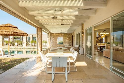 Oprema, The Stone Age Palace with Mamad by Sea N Rent in Caesarea