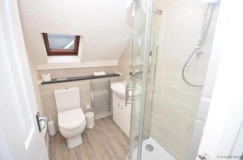 Cavell - sleeps 2 people right in the heart of Wroxham on the Norfolk Broads, Wroxham (photo 9)