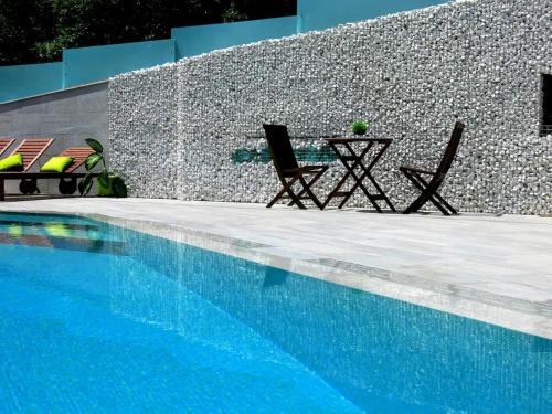 Úszómedence, Lara Rose apartment shared pool in Zrnovnica