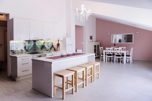 Lara Rose apartment shared pool in Zrnovnica