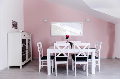 Lara Rose apartment shared pool in Zrnovnica