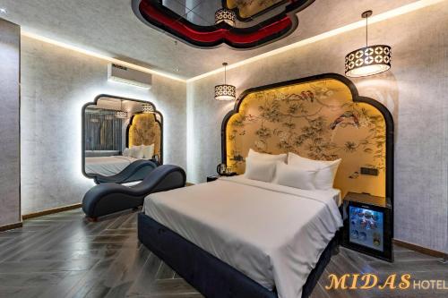 Queen Room with Spa Bath image 6