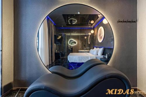 Queen Room with Spa Bath image 5