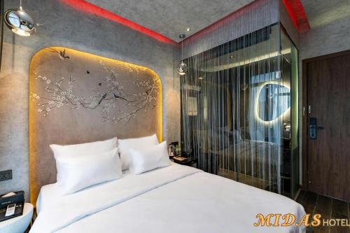 Standard Double Room image 9