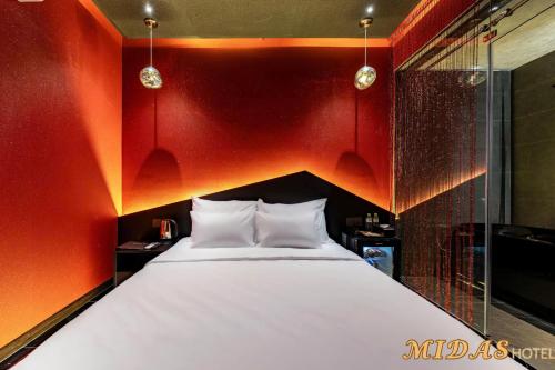 Superior Queen Room image 8