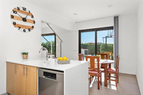Five-Bedroom Villa image 10