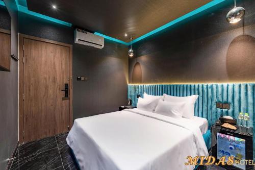 Standard Double Room image 5