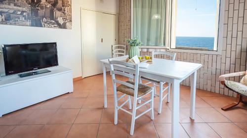 Seafront Bastioni 4