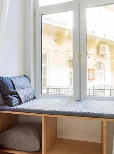 Budapest Bliss - Artistic Escape on Dob Street, Будапешт