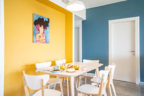 Instalaciones, Vibrant Seaside Stay with Balcony by Sea N' Rent in Nahariya