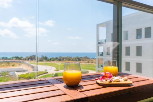 Instalaciones, Vibrant Seaside Stay with Balcony by Sea N' Rent in Nahariya