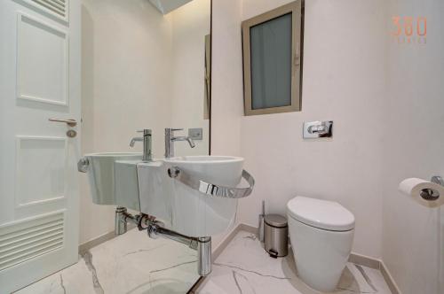 1BR on the Sliema Tigne waterfront with Terrace by 360 Estates, Sliema (zdjęcie 9)